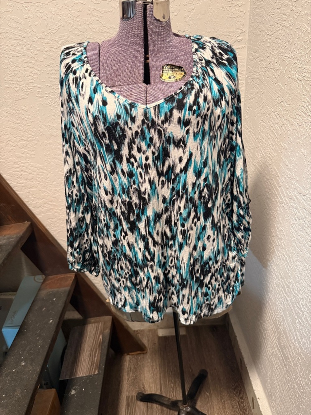 Sejour Teal Black White Animal-Print V-Neck Long Sleeve Top